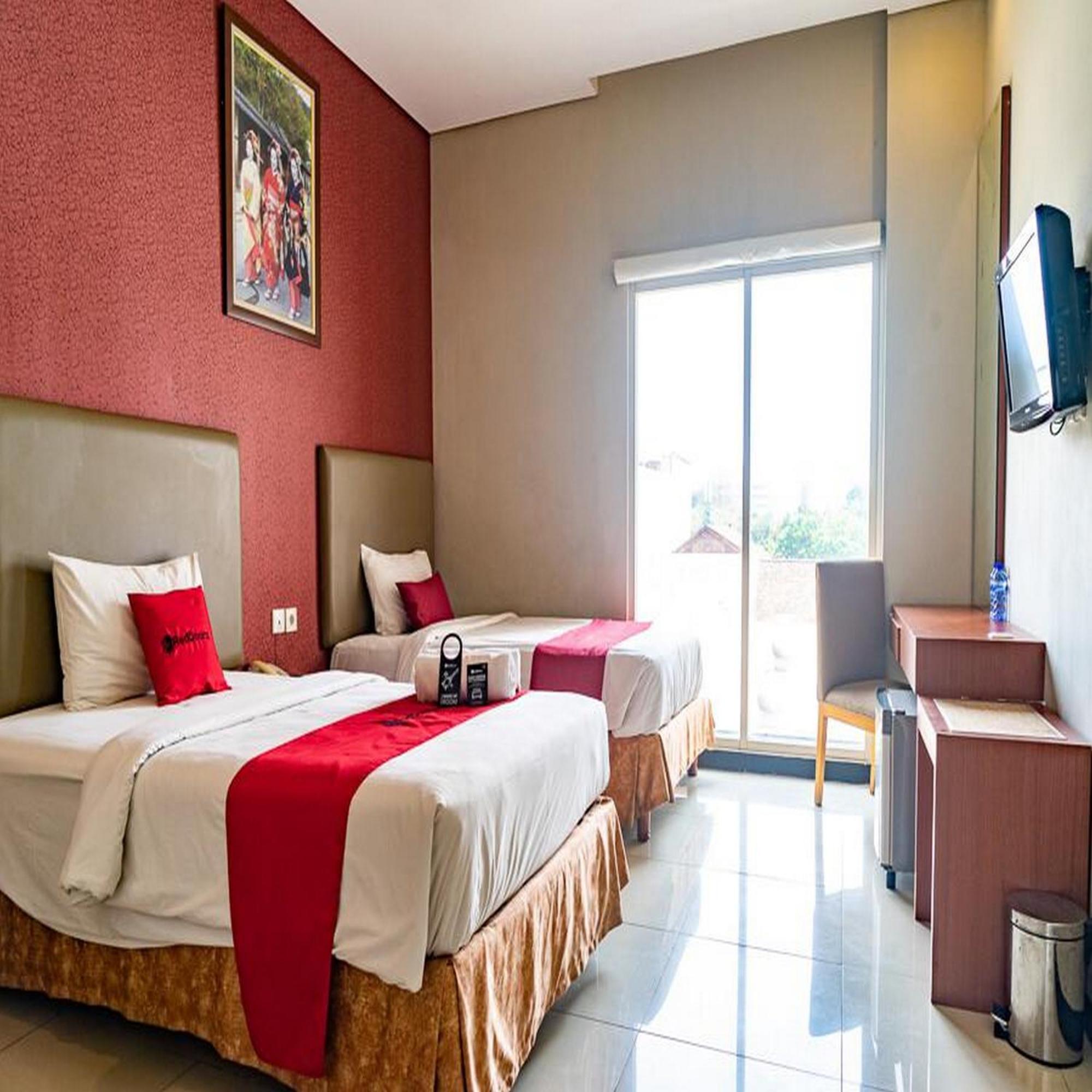 Reddoorz Plus At Blue Pacific Blok M Jakarta Buitenkant foto