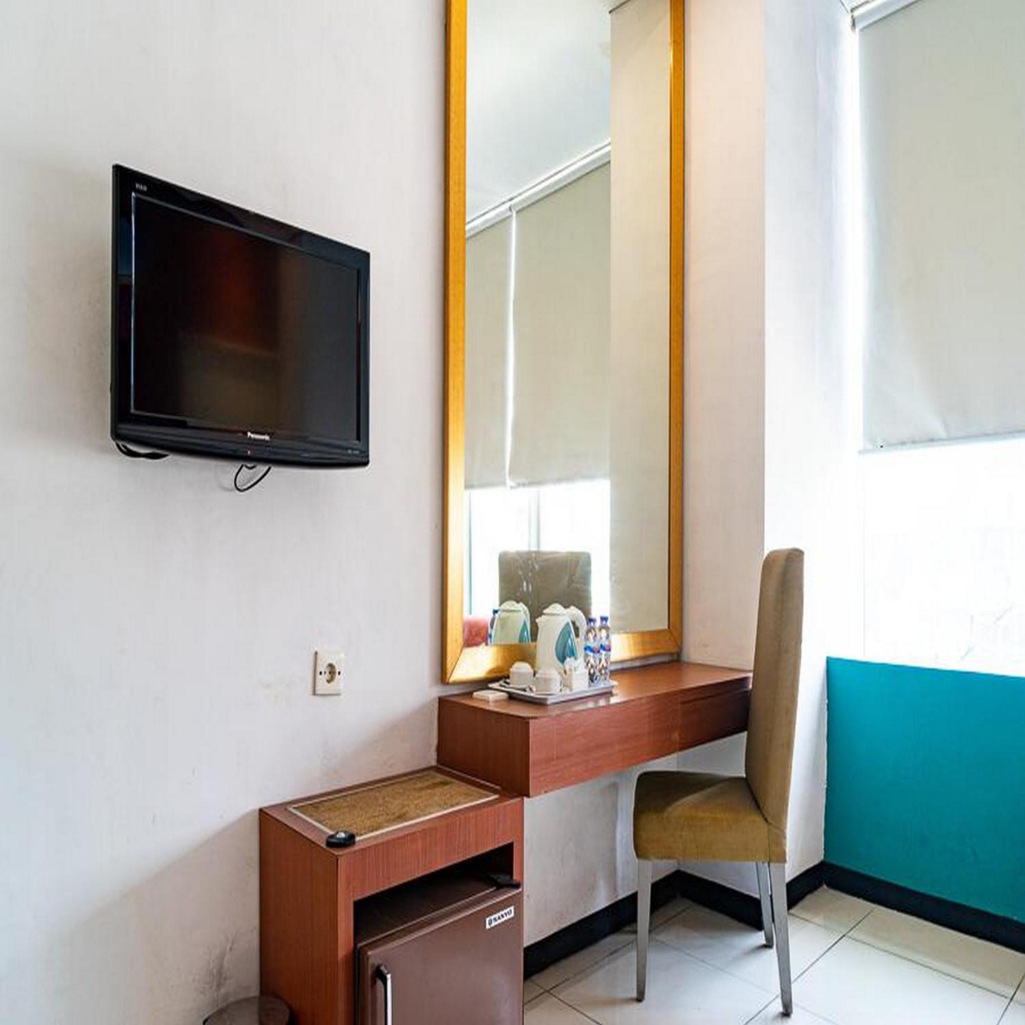 Reddoorz Plus At Blue Pacific Blok M Jakarta Buitenkant foto