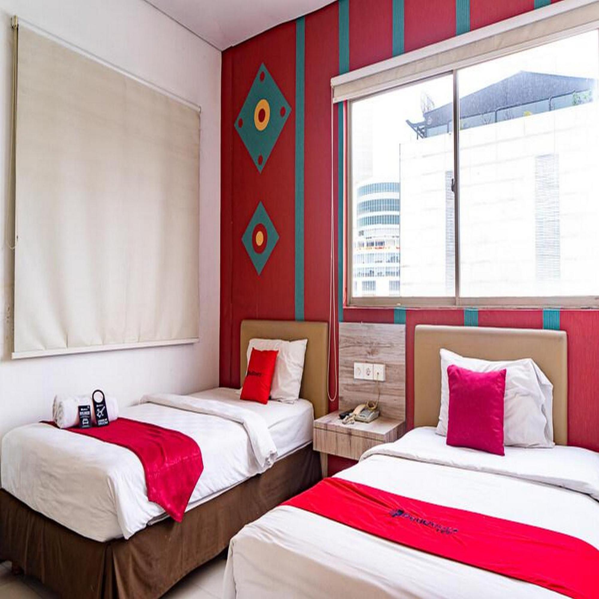 Reddoorz Plus At Blue Pacific Blok M Jakarta Buitenkant foto